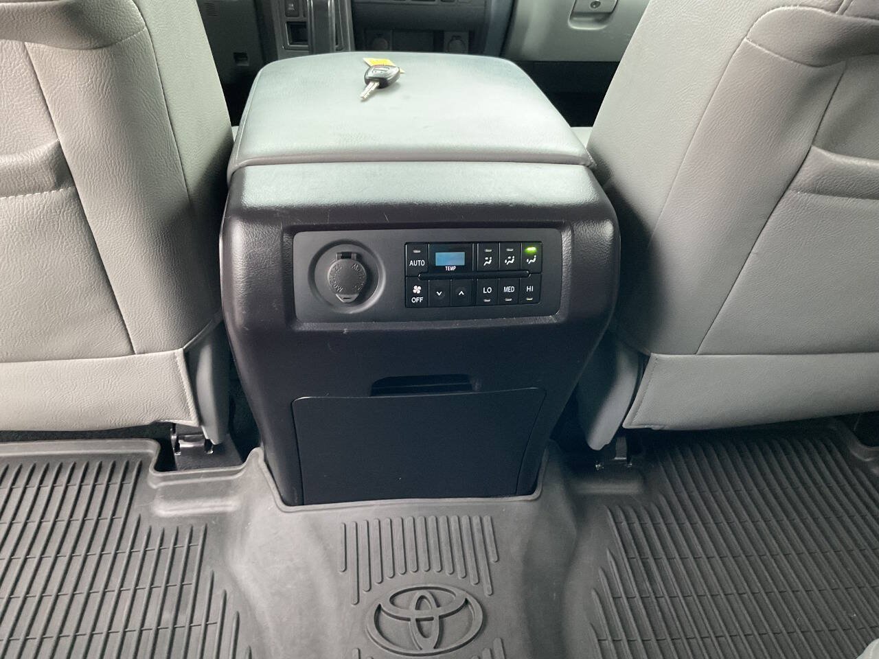 Used 2018 Toyota Sequoia Limited w/ Safety & Convenience Package AWD/4WD image 40