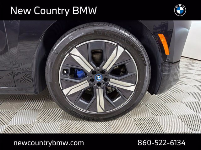 Used 2023 BMW iX xDrive50 w/ Sport Package AWD/4WD image 9