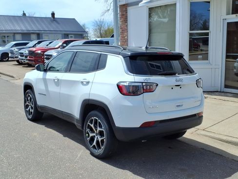 New 2026 Jeep Compass Limited AWD/4WD image 4
