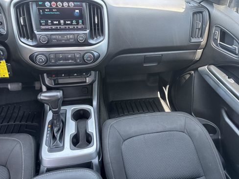 Used 2018 Chevrolet Colorado LT w/ LT Convenience Package RWD image 16