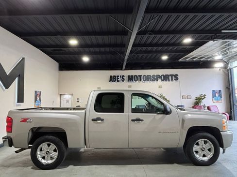 Used 2007 Chevrolet Silverado 1500 LT w/ 1LT Convenience Package image 4