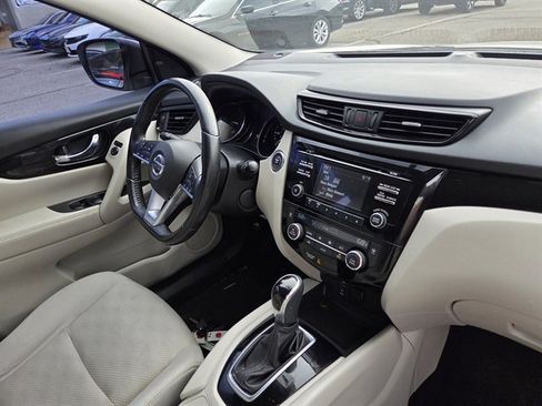 Used 2018 Nissan Rogue Sport SV w/ SV All-Weather Package image 6