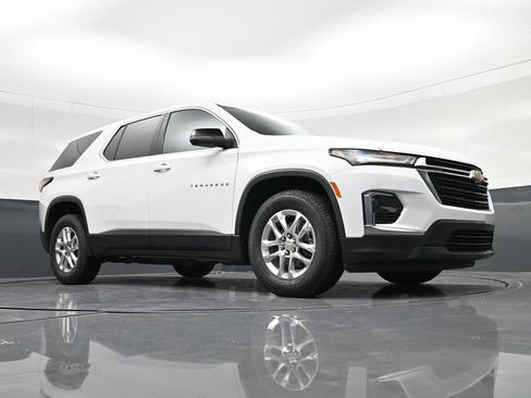 Used 2023 Chevrolet Traverse LS FWD image 28