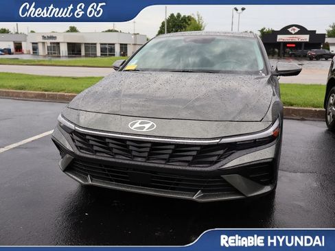 Certified 2026 Hyundai Elantra Limited FWD image 8