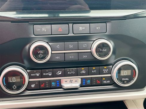 Used 2024 Ford Expedition Limited image 16