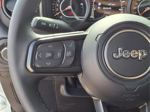 Certified 2026 Jeep Wrangler Unlimited Rubicon AWD/4WD image 5