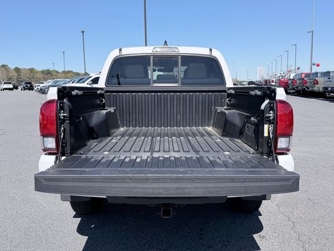 Used 2021 Toyota Tacoma SR w/ SR Convenience Package image 9