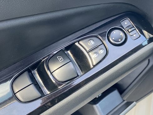 Used 2025 Nissan Altima 2.5 SR image 17