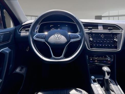 Used 2024 Volkswagen Tiguan SE w/ Panoramic Sunroof Package AWD/4WD image 8