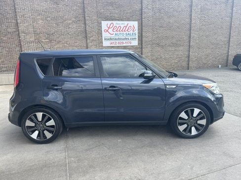 Used 2016 Kia Soul ! w/ Premium Package FWD image 2
