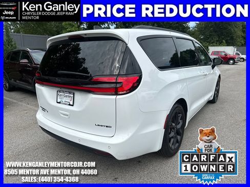 Used 2025 Chrysler Pacifica Limited FWD image 8