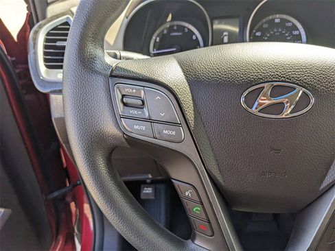 Used 2018 Hyundai Santa Fe SE image 30