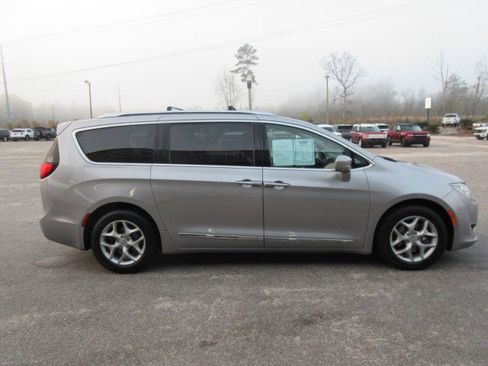 Used 2019 Chrysler Pacifica Touring-L Plus w/ Advanced Safetytec Group image 6
