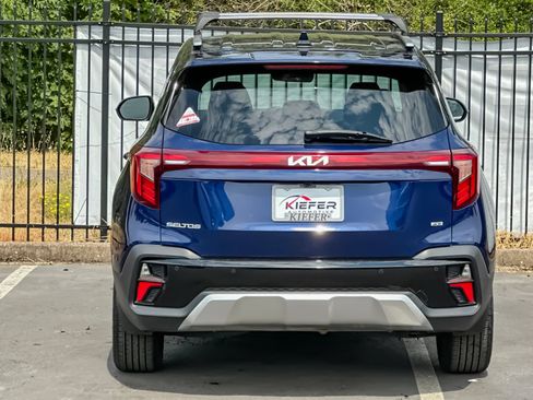 Used 2025 Kia Seltos EX w/ EX Sunroof Package AWD/4WD image 4