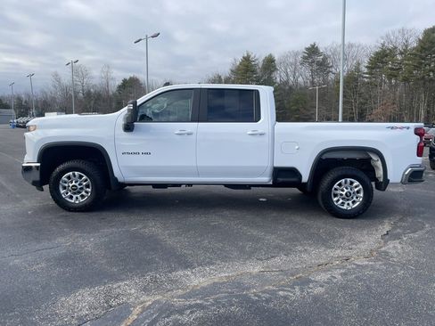 Used 2024 Chevrolet Silverado 2500 LT w/ Convenience Package image 3