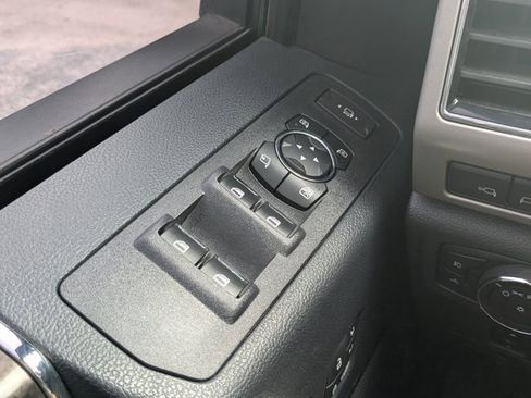 Used 2022 Ford F350 Lariat image 27