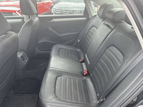 Used 2013 Volkswagen Passat 3.6 SE image 30