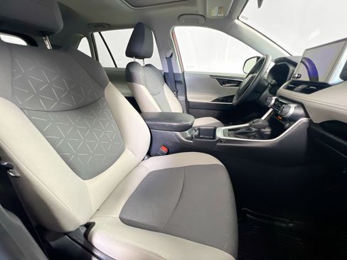 Used 2025 Toyota RAV4 XLE w/ Convenience Package FWD image 29