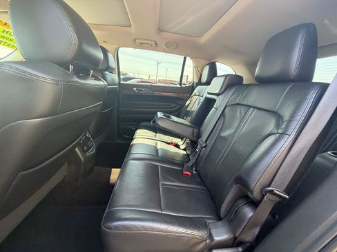 Used 2014 Lincoln MKT AWD image 16