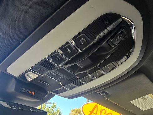 Used 2024 Porsche Macan image 69