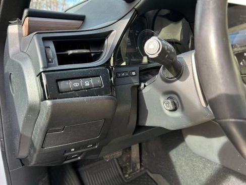 Certified 2024 Lexus ES 300h w/ Luxury Package image 22