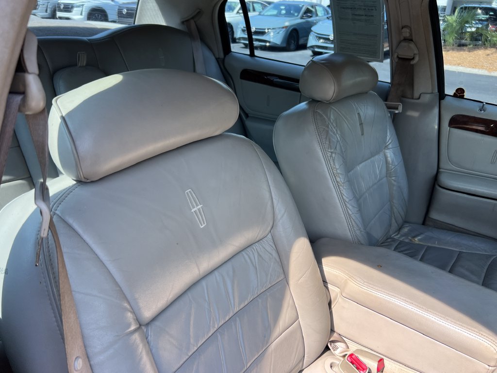 Used 1999 Lincoln Town Car Executive RWD image 21