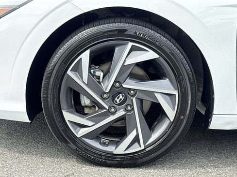 Certified 2025 Hyundai Elantra SEL FWD image 12