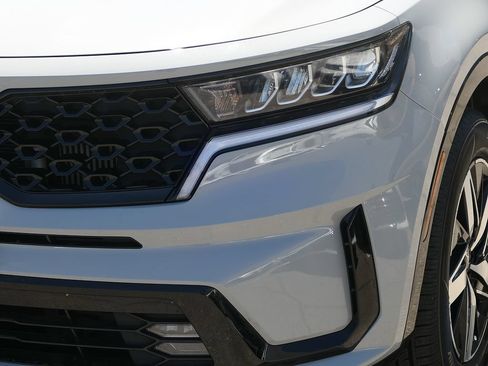 Used 2023 Kia Sorento EX w/ Panoramic Sunroof Package FWD image 9