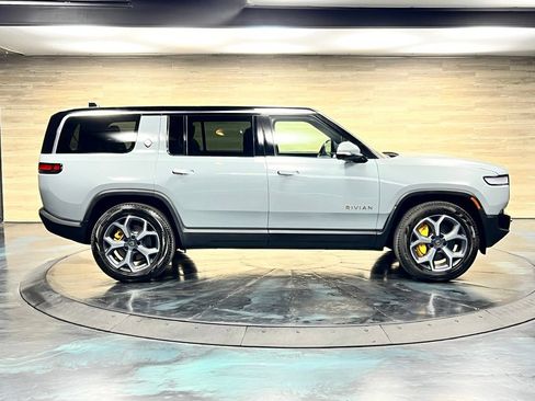 Used 2024 Rivian R1S Adventure AWD/4WD image 22