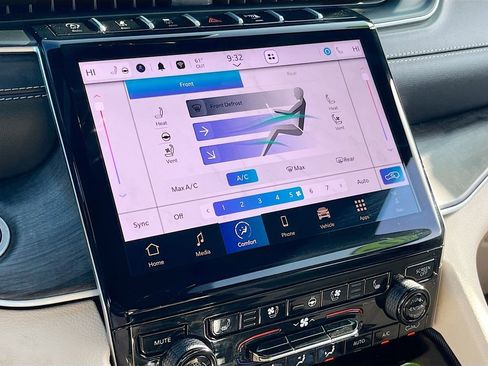 Certified 2025 Jeep Grand Cherokee L Limited w/ Luxury Tech Group II image 16