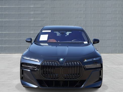 Used 2025 BMW i7 xDrive60 image 2