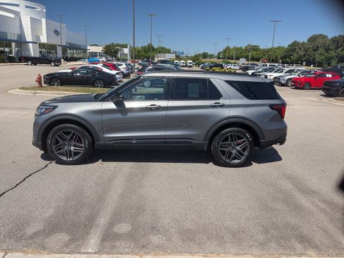 Used 2025 Ford Explorer ST-Line w/ ST-Line Street Pack AWD/4WD image 6