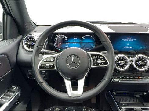 Used 2022 Mercedes-Benz EQB 350 4MATIC image 32