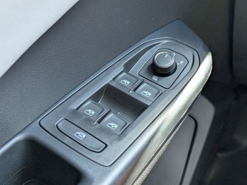 New 2026 Volkswagen Taos SE FWD image 25