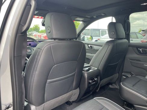 Used 2025 Buick Enclave Sport Touring w/ Power Package FWD image 23