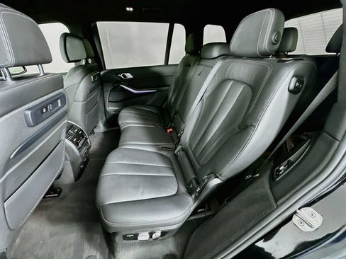 Used 2021 BMW X7 xDrive40i w/ M Sport Package AWD/4WD image 25