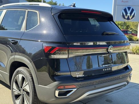 New 2025 Volkswagen Taos SE image 13