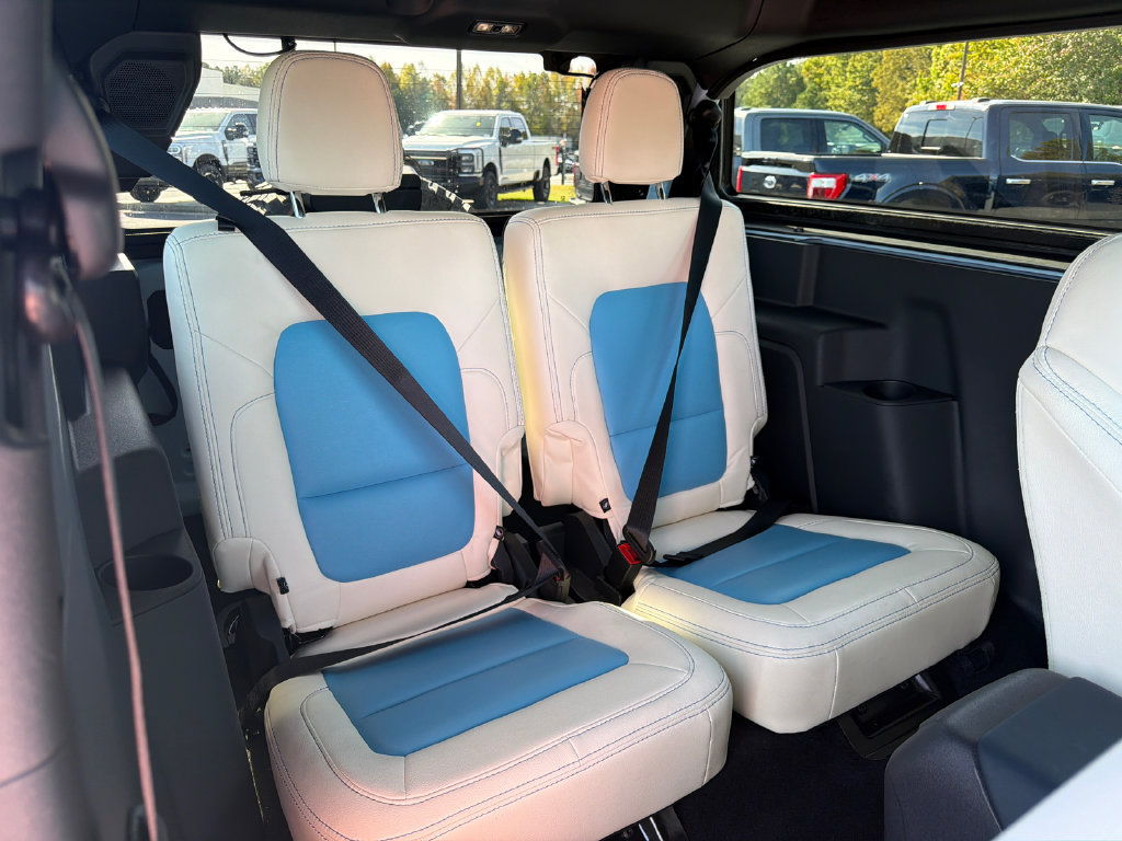 Used 2024 Ford Bronco Heritage Edition AWD/4WD image 16