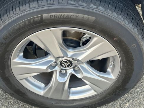 Used 2022 Toyota RAV4 LE AWD/4WD image 22