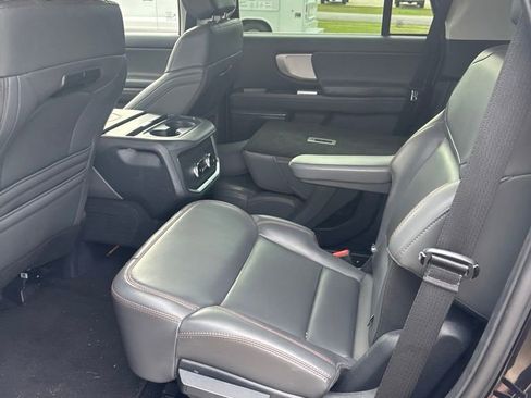 Used 2025 Ford Expedition Active AWD/4WD image 6