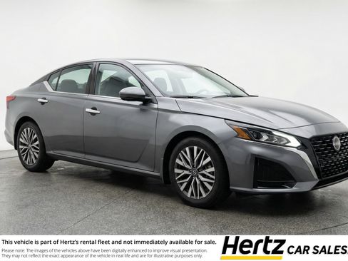 Used 2025 Nissan Altima 2.5 SV image 1