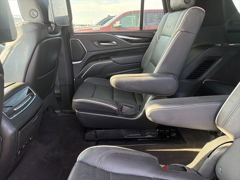 Used 2023 Cadillac Escalade Sport w/ LPO, ONYX Package image 17