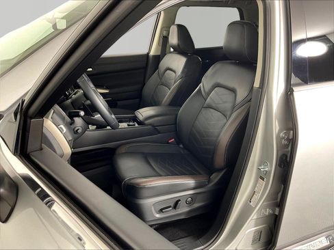 Used 2025 Nissan Pathfinder Platinum AWD/4WD image 21