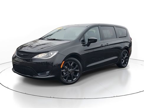 Used 2019 Chrysler Pacifica Touring Plus w/ S Appearance Package image 1