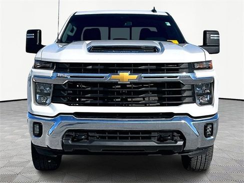 Used 2025 Chevrolet Silverado 2500 LT image 2