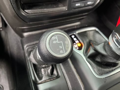 Used 2023 Jeep Gladiator Sport AWD/4WD image 40