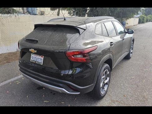 Used 2025 Chevrolet Trax LT FWD image 6