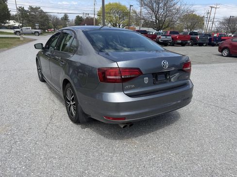 Used 2018 Volkswagen Jetta Wolfsburg Edition FWD image 3