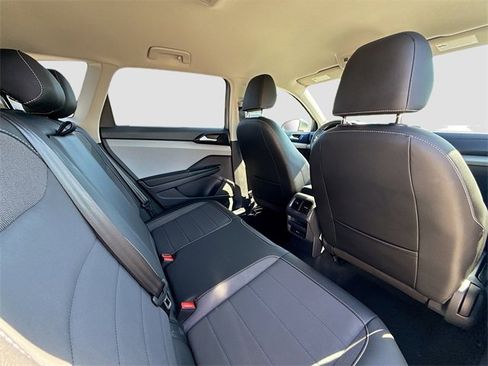 Used 2022 Volkswagen Taos SE image 29