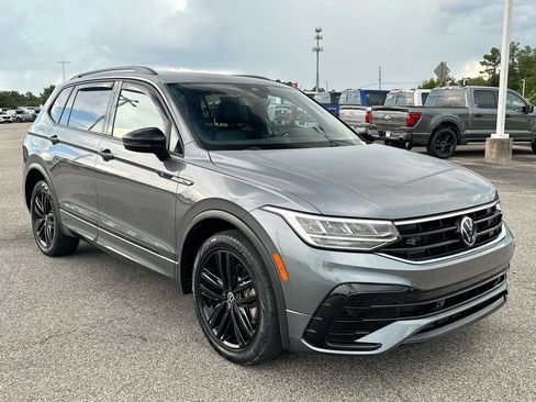 Used 2022 Volkswagen Tiguan SE R-Line FWD image 2